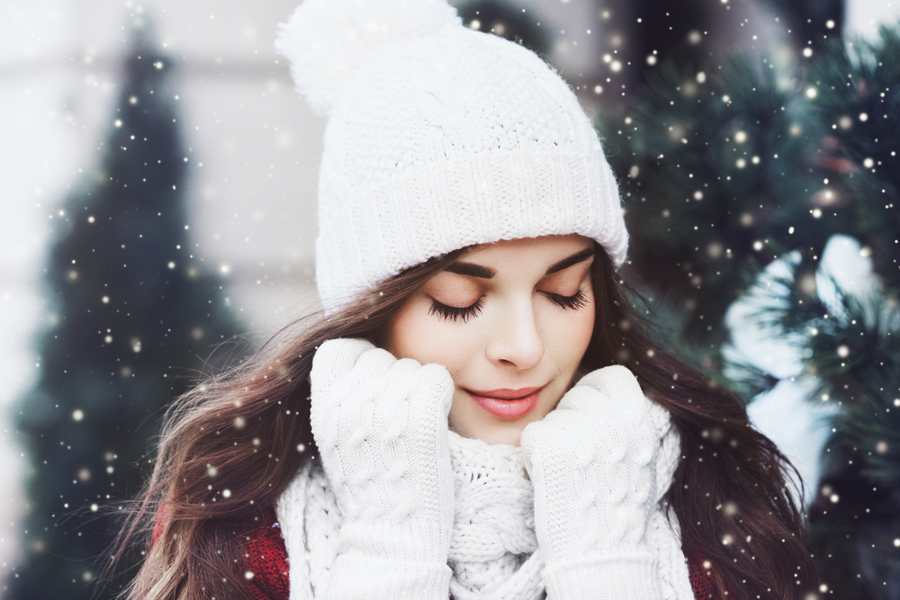 woman wearing hat and gloves